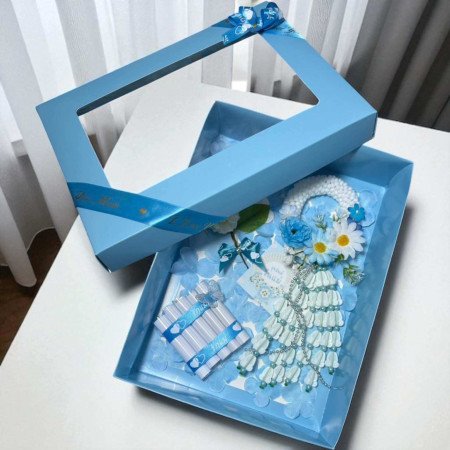 Blue money garland gift box