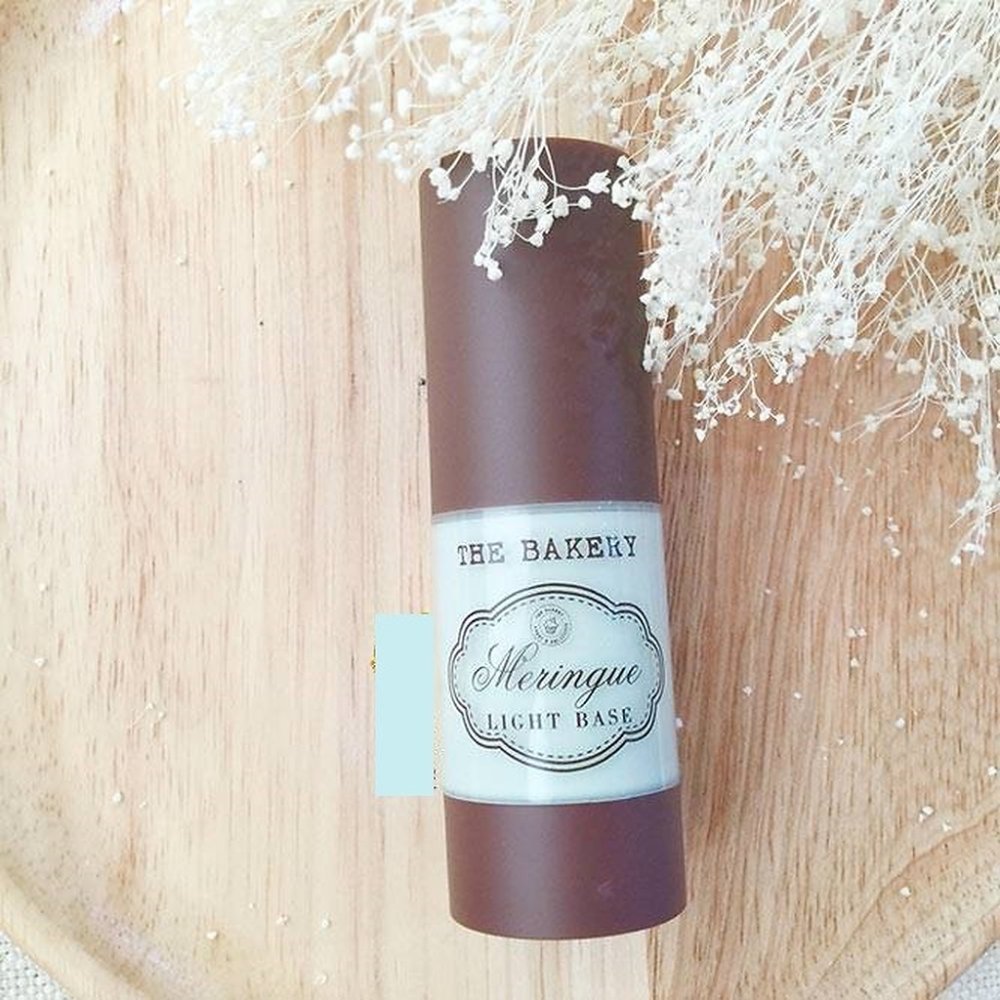 Meringue Light Base primer tube