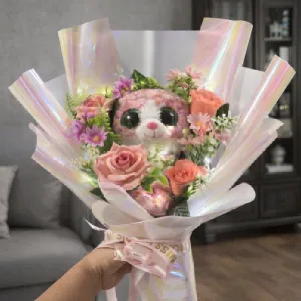 No. 30 | Doll Bouquet with Light – ช่อตุ๊กตาพร้อมไฟและดอกไม้ประดิษฐ์