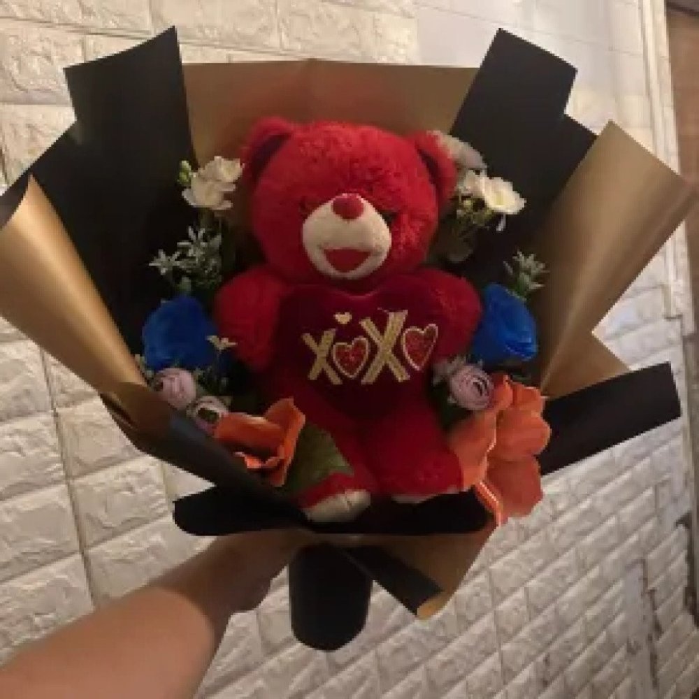 No. 26 | Doll Bouquet – ช่อตุ๊กตาพร้อมดอกไม้ประดิษฐ์
