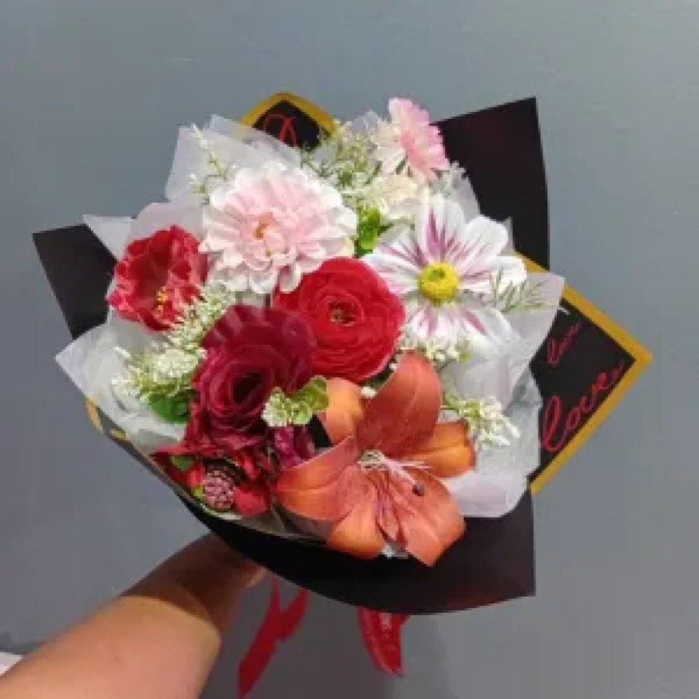 No. 7 | Flower Bouquet – ช่อดอกไม้ประดิษฐ์ (ไม่ใช่ดอกไม้จริง)