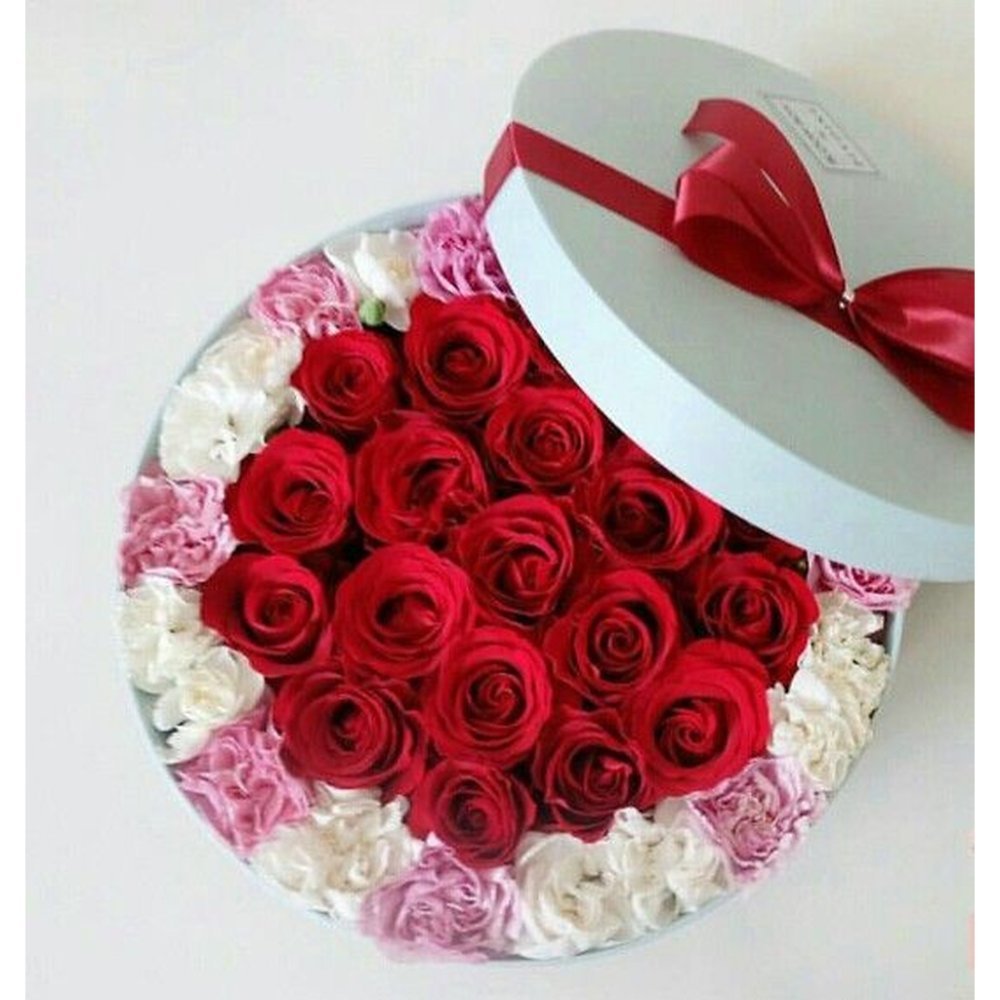 Red and pink rose box