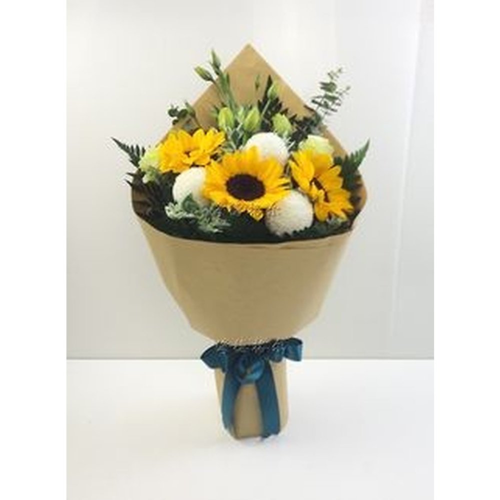 ひまわりと白い菊の花束