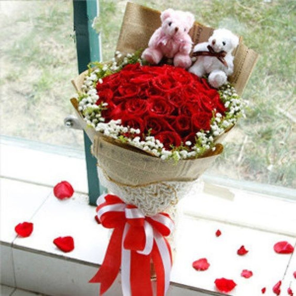 Red rose bouquet with teddy bears