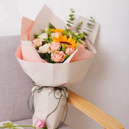 Sunflower & Rose Harmony Bouquet – Bright Celebration Gift Sunflower & Rose Bouquet – Bright Romantic Celebration Gift