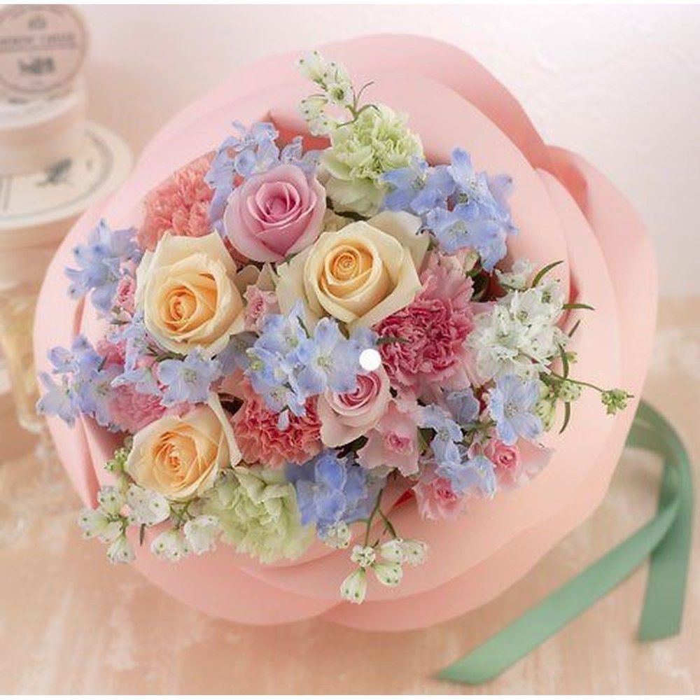 Pastellfarbenes Blumenbouquet zum Valentinstag