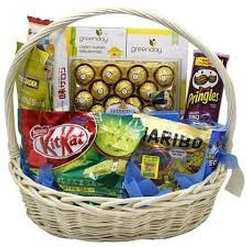 Cesta de regalo de mimbre de confitería gourmet