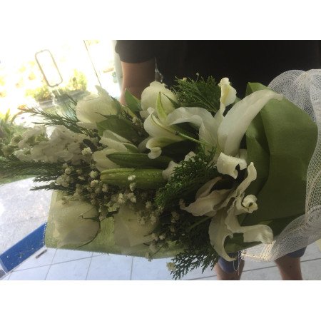 Rose & White Lily Bouquet – Elegant Mixed Flower Gift in Pattaya Rose & White Lily Bouquet – Elegant Mixed Flower Gift in Pattay