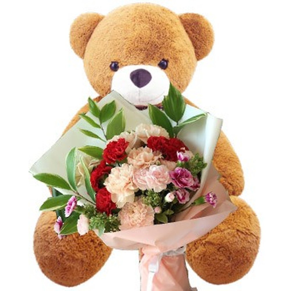 Teddy bear with rose bouquet