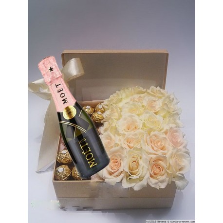 ROSE FLOWER IN BOX