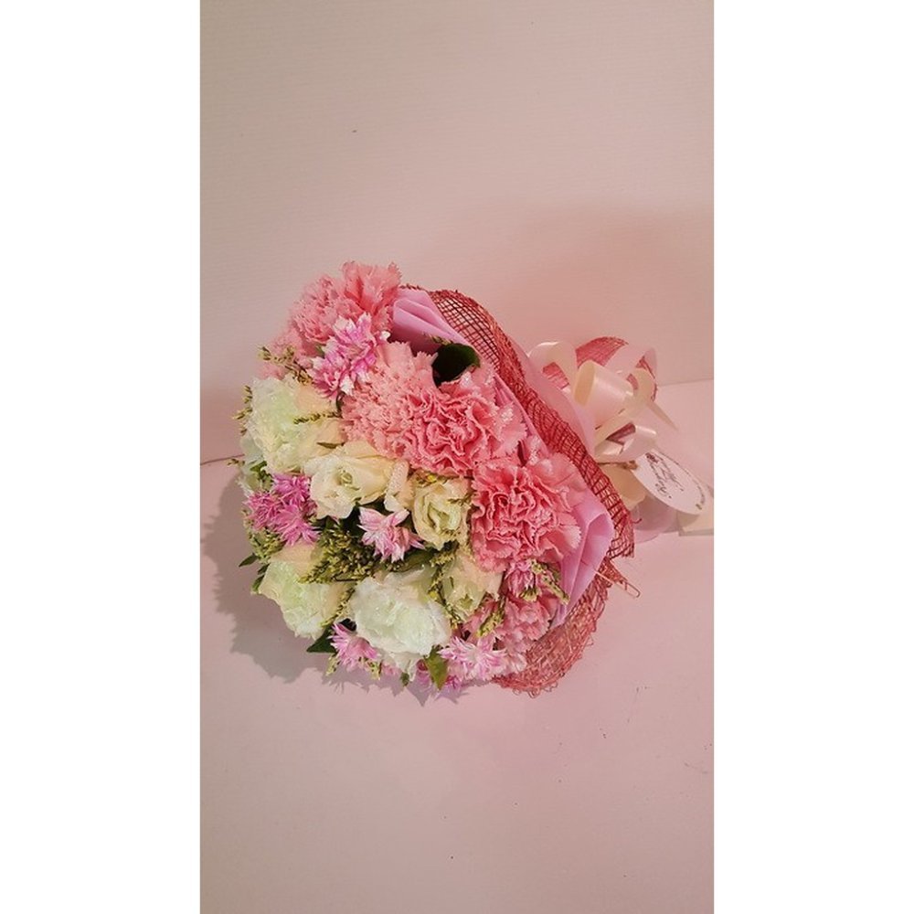 Red rose Valentine flower bouquet