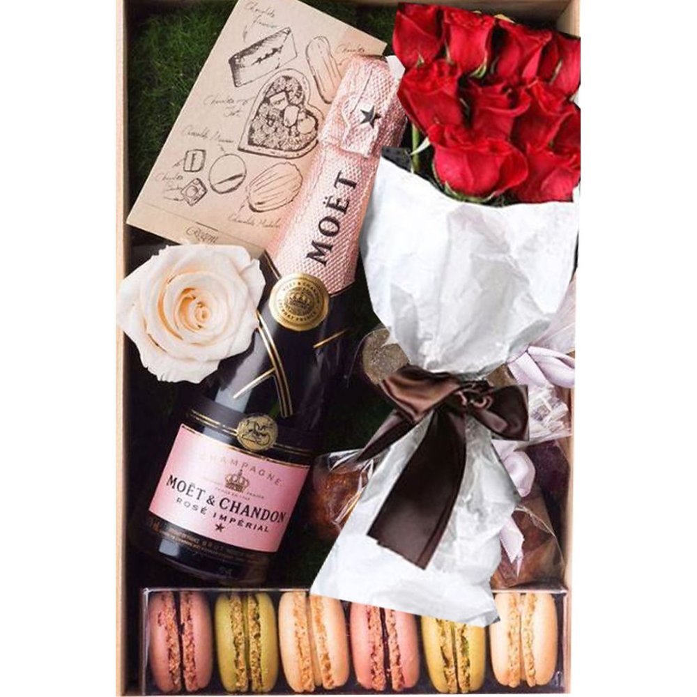 Moet & Chandon Rose Imperial Champagne Gift Set - 200ml