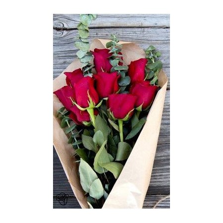 10 Red Roses Bouquet – Elegant Romantic Gift in Pattaya 10 Red Roses Bouquet – Elegant Romantic Gift in Pattaya