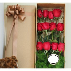 12 red rose in box 01