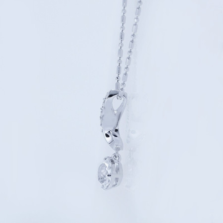 Necklace with Crystals - 2 Necklace with Crystals | Glittrande SmyckenHöj din stil med vårt fantastiska crystal necklace. Perfek