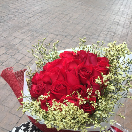 20 red roses