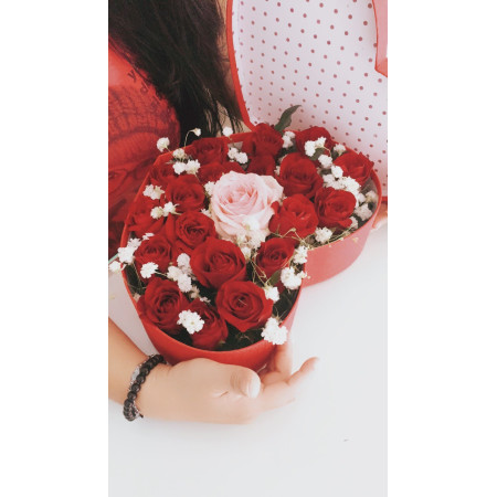 Valentine 19 rose flower in box - 2 Valentinstag: 19 Rose Flower Box - Jetzt einkaufen!Überraschen Sie Ihre Liebsten mit unserer