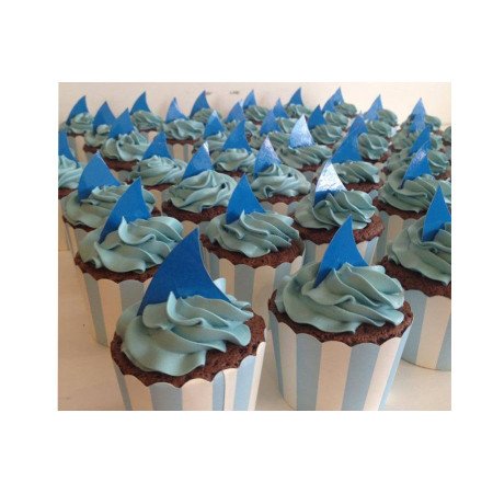 Blue Cupcake Gift Set 15 pcs – Luxury Sweet Treats in PattayaCustom Made Basket