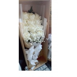 12 WHITE ROSE FLOWER IN BOX