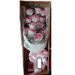 12 pink rose flower in box