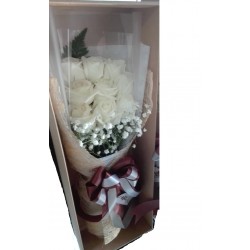 White 6 roses in box