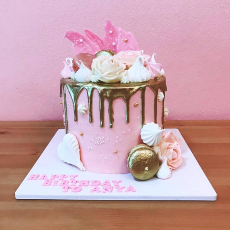  3D Party Cake 3P 1100g – Pink & Gold Macaron Design| delivery in Pattaya Cakes - Foto 1