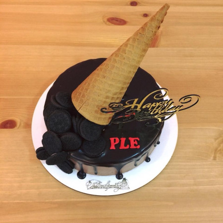  3D Party Cake 2P 750g – Chocolate Cookie & Cone Design| delivery in Pattaya Cakes - Foto 2