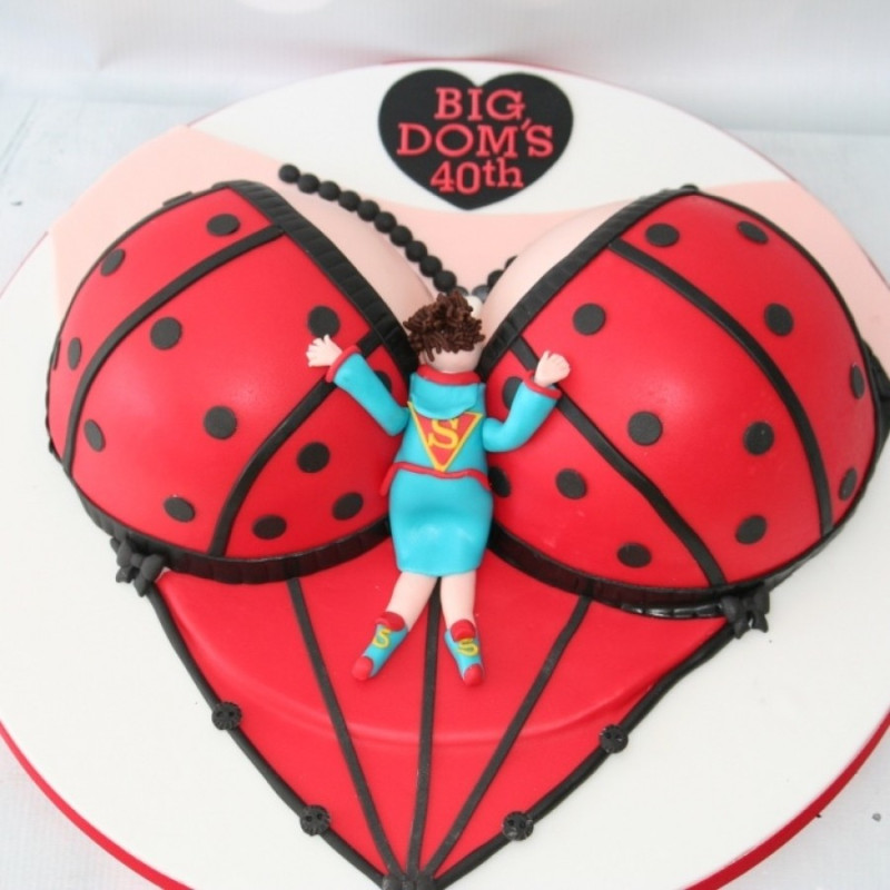  3D Party Cake 2P 750g – Red Bra Polka Dot Superhero Design| delivery in Pattaya Cakes - Foto 1
