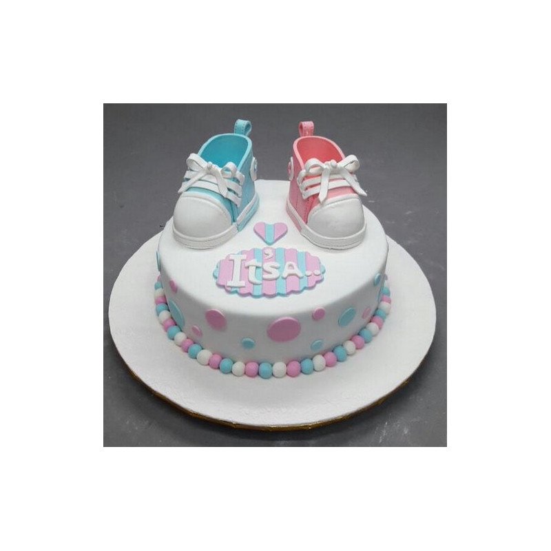  3D Celebration Cake 1100 g – Baby Shoes Theme (5‑Day Delivery) Cakes - Foto 1