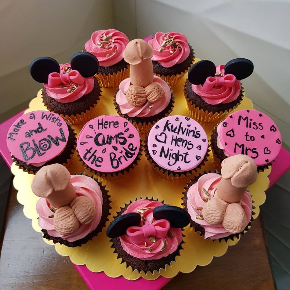 12 piece 3D themed cupcakes