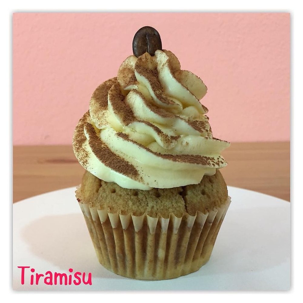 Zestaw deserów cupcake tiramisu 12 pc (deliiverry in 2 day) z ziarnem kawy