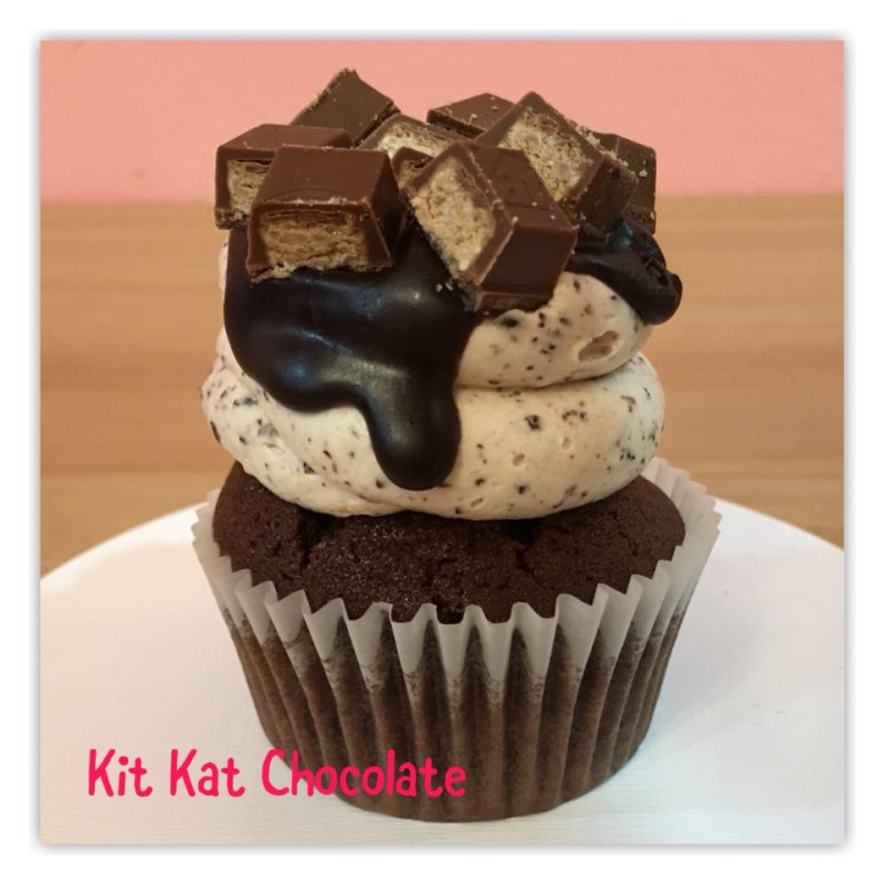  12‑Piece Kit Kat Chocolate Cupcake Set – Same‑Day Delivery Cakes - Foto 1