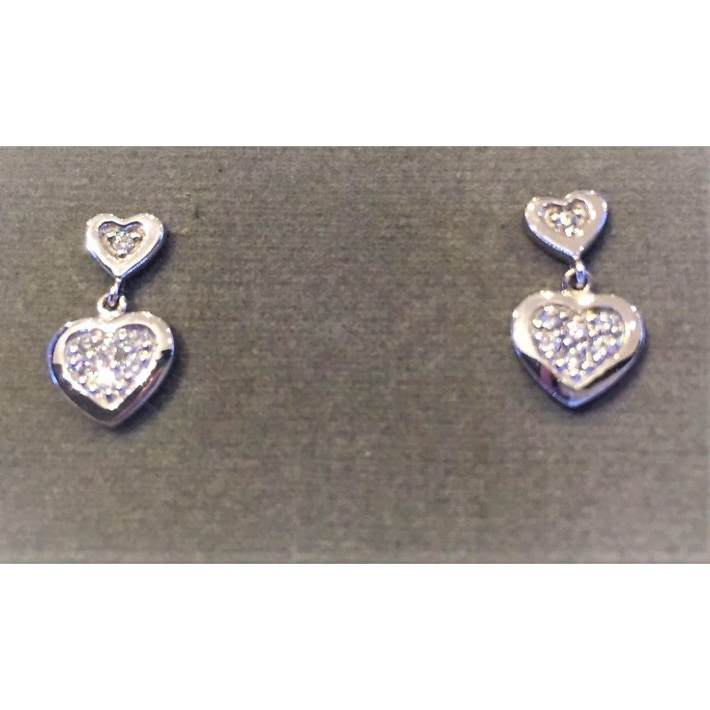 Heart earrings juwelery Nahaufnahme