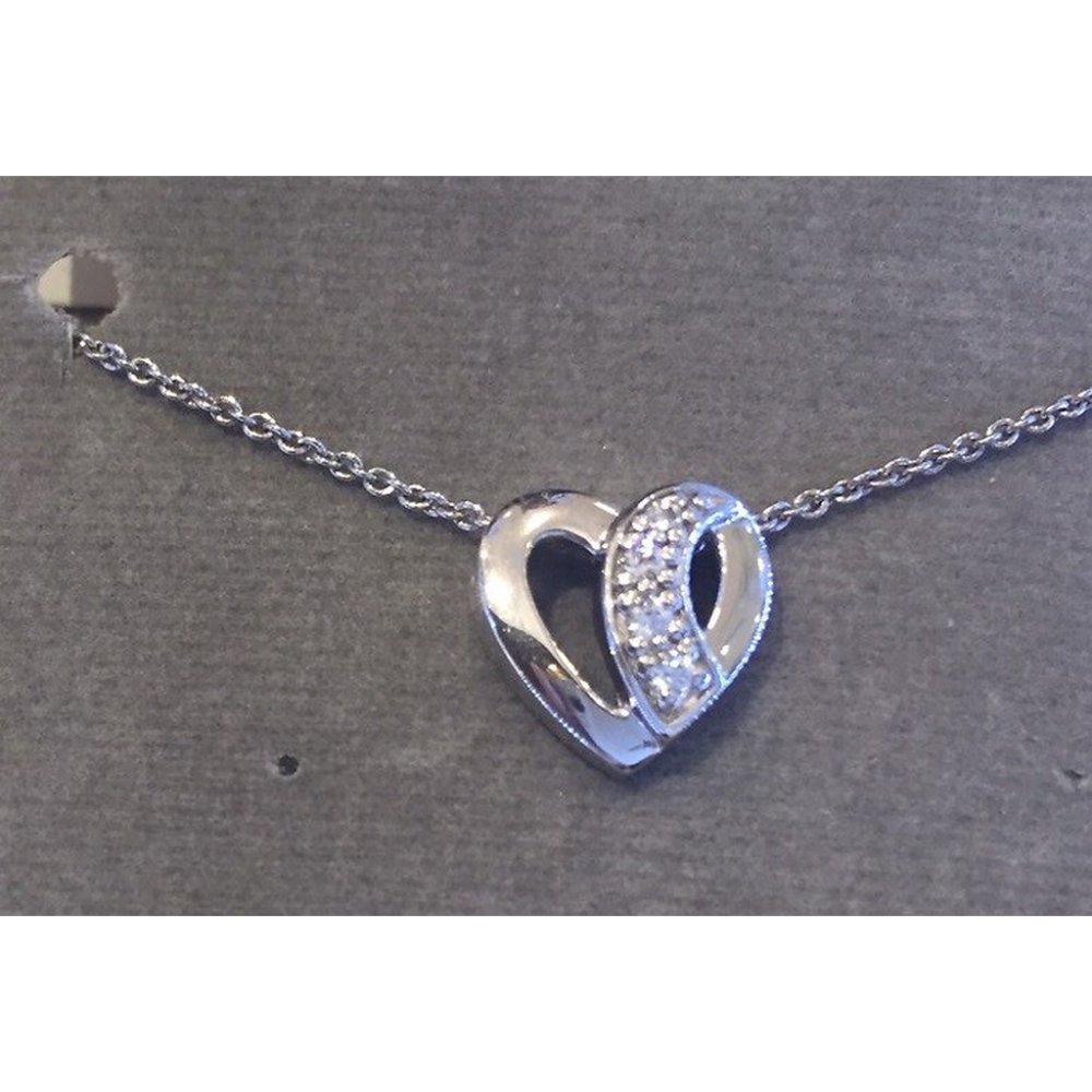 Collana con pendente a cuore in argento e pietre preziose
