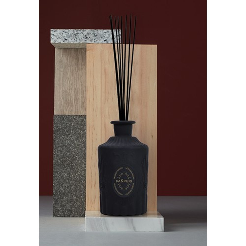 Matte black Panpur reed diffuser