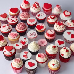 LOVE DAY CAP CAKE SET