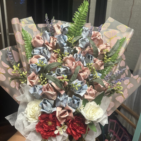 Rose money flower 7500 baht in bouquet - 5 Rose Money Flower Bouquet | Regalo di San ValentinoSorprendi la tua persona amata que