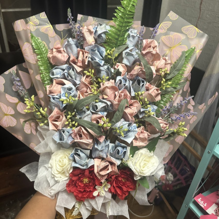Rose money flower 7000 baht in bouquet - 7 Ramo de flores de dinero de rosa - Regalo de San ValentínSorprende a tu ser querido e