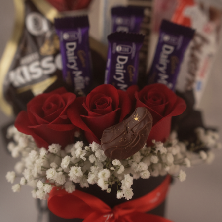 Chocolate with roses flowers in Valentine's day - 2 Σοκολάτα με Ρόδες: Δώρο για την Ημέρα του Αγίου ΒαλεντίνουΑφεθείτε στην αγάπ