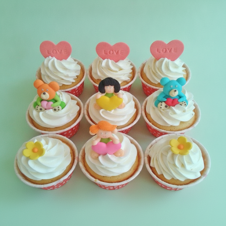 LOVE DOLLS CUP CAKE SET 9 pc - 6 Love Dolls Cup Cake Set 9 pc | Tilpasset kurvGled deg over vårt LOVE DOLLS CUP CAKE SET 9 pc! P