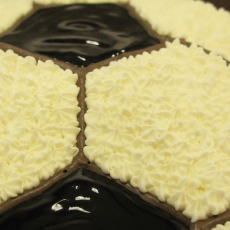  Football Cake 1500g – Sport Celebration Dessert in Pattaya Cakes - Foto 12