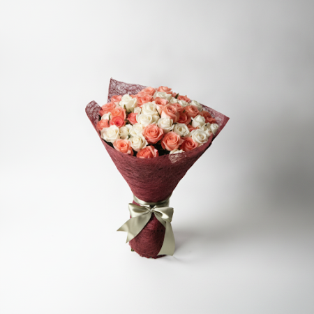 Pink & White Roses Bouquet – Elegant Mixed Flower Gift in Pattaya Pink & White Roses Bouquet – Elegant Mixed Flower Gift in Patt