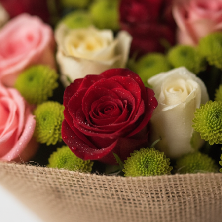Sweet Roses Mix – Pink & Red Bouquet with Greenery in Pattaya Sweet Roses Mix – Pink & Red Bouquet with Greenery in Pattaya