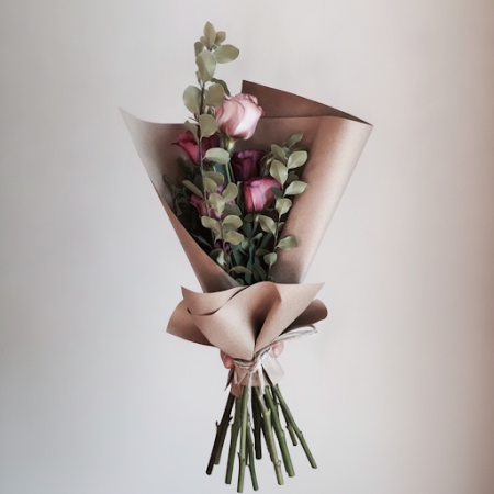  8 Purple‑Pink Roses Bouquet – Elegant Romantic Gift in Pattaya Bouquet of Flowers - Foto 6