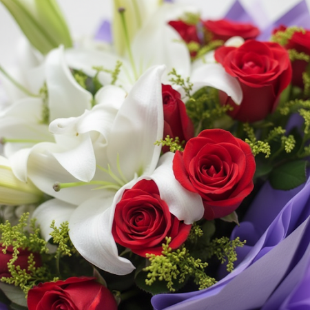 LILLY WITH ROSE FLOWER - 4 باقة ليللي مع زهرة الورد | زهور طازجةأضئ أي مناسبة مع باقة LILLY WITH ROSE FLOWER الخاصة بنا. مزيج مذ