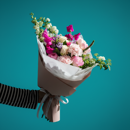 BLOOMS 56 - 4 BLOOMS 56: Ramo de Flores Frescas | Pide HoxeIlumina calquera ocasión con BLOOMS 56! Este impresionante ramo prese