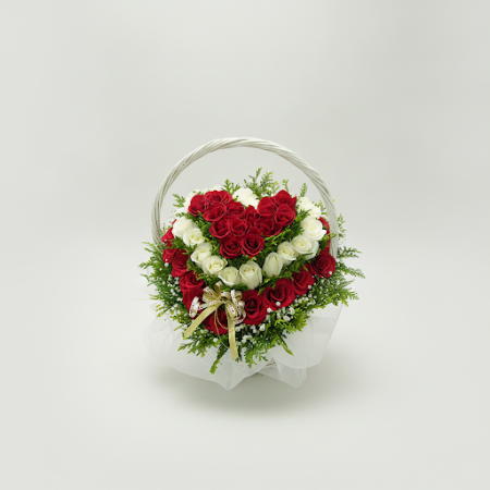 BASKET OF FLOWERS 10 - 4 BASKET OF FLOWERS 10 | Tuoreet kukat ja lahjatValaise mikä tahansa tila BASKET OF FLOWERS 10:llä! Upea 