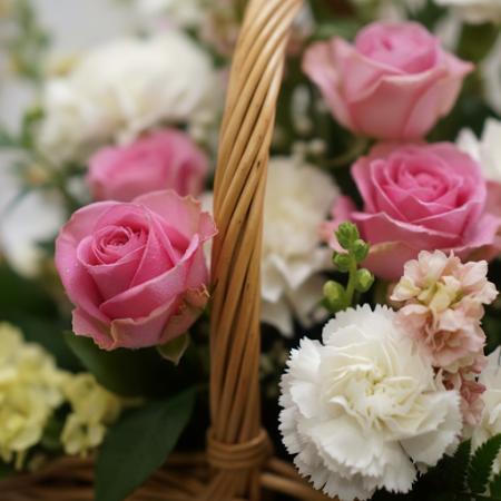 BASKET OF FLOWERS 23 - 4 Basket of Flowers 23 | سلال الزهور الطازجةأضئ أي مساحة مع سلة الزهور 23 الخاصة بنا. ترتيب مذهل من الأزه