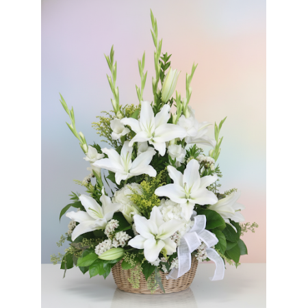 BASKET OF FLOWERS 41 - 2 Basket of Flowers 41 | سلال الزهور الطازجةأضئ أي مساحة مع سلة الزهور 41 الخاصة بنا. ترتيب مذهل من الأزه
