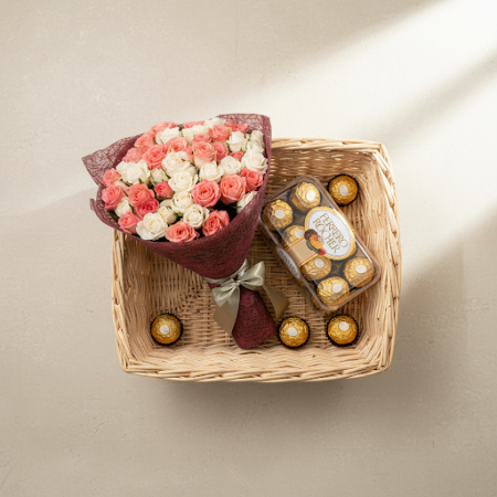 Chocolate with flowers in basket - 3 Chocolate with flowers in basket | 맛있는 간식우리의 신선한 꽃으로 장식된 정교한 초콜릿 바구니를 즐겨보세요. 선물이나 특별한 날에 완벽
